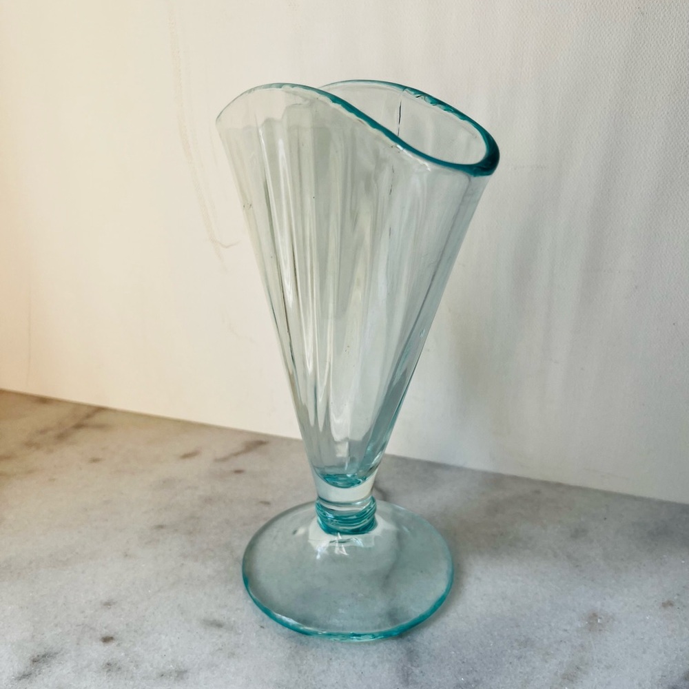 Antique blue glass fan vase - Picture 5 of 13